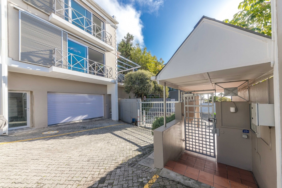 To Let 3 Bedroom Property for Rent in Green Point Western Cape